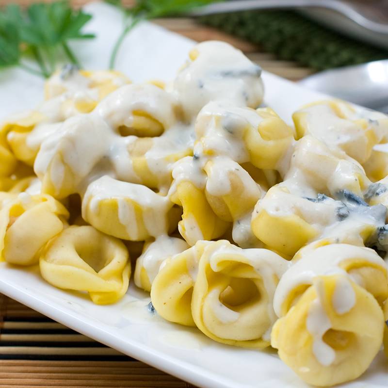 Tortelloni punjeni sa četiri vrste sira u umaku od gorgonzole