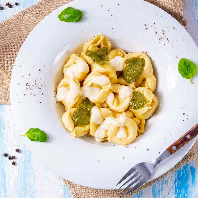 Tortelloni punjeni sa četiri vrste sira u umaku od češnjaka