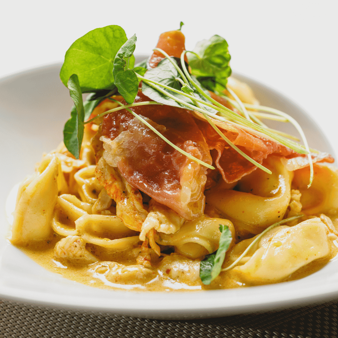 Aurelia tortelloni pršut u umaku s trakicama piletine i čips od pršuta